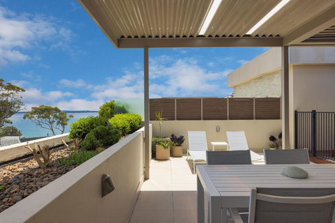 Aura 10 Shoal Bay - Accommodation Gladstone 0