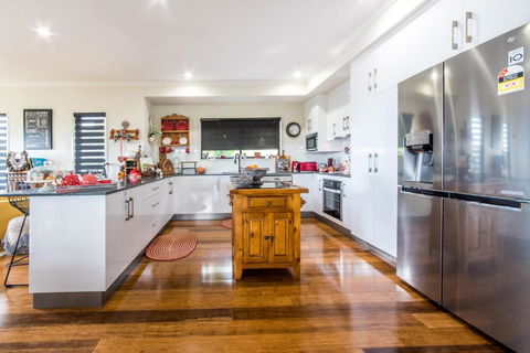 Austinmer - Cannonvale - Accommodation Gladstone 0