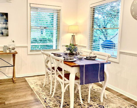 Autumn Beauty - Mountain View Cottage 3 - Accommodation Gladstone 3
