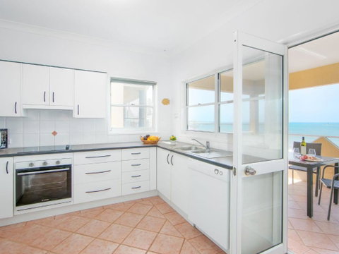 Avalon 2 - Accommodation Gladstone 2