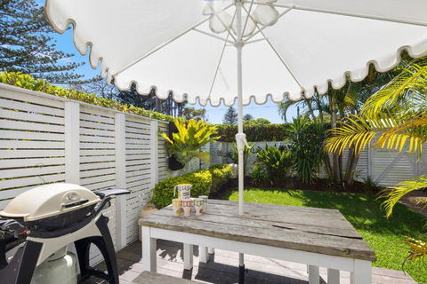 Avalon Beach Cottage, Private, 150m To The Beach! - Accommodation Gladstone 1