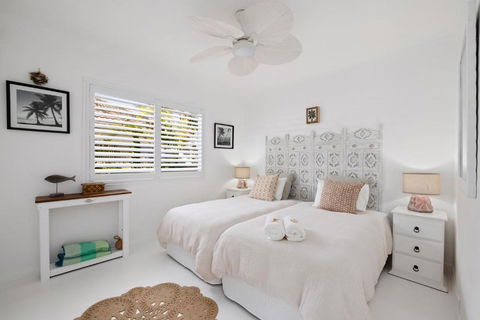 Avalon Beach Cottage, Private, 150m To The Beach! - Accommodation Gladstone 3