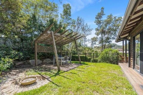 Avoca Beach Living - Accommodation Gladstone 2