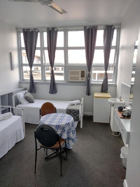 Ayr Hotel - Accommodation Gladstone 3