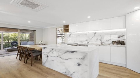 Azure - Accommodation Gladstone 2