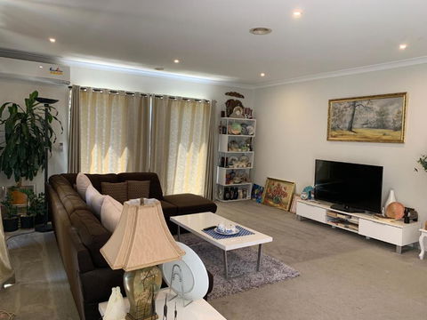 Apple House - Accommodation Gladstone 4