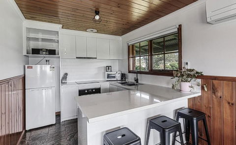 Apollo Bay Cottages- Sabine - Accommodation Gladstone 1