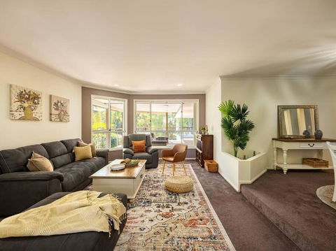 Arcadia 5BR Golfside Parkview Mansion-Tranquil, Huge Deck - Accommodation Gladstone 3
