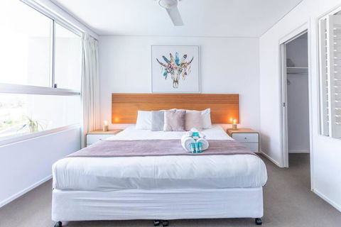 Azure Sea, Oceanviews, Wifi, 2 Pools + Gym - Accommodation Gladstone 2