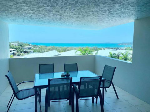 Azure Sea, Oceanviews, Wifi, 2 Pools + Gym - Accommodation Gladstone 3