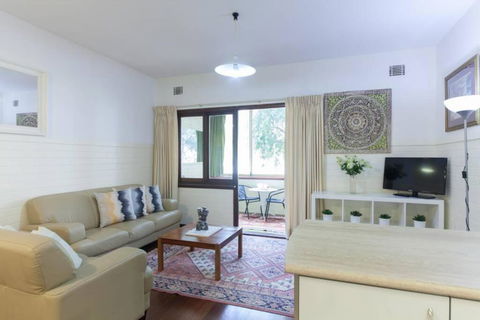 B2 Crawley Apartment 1 BRM & Sleepout Near UWA - Accommodation Gladstone 3