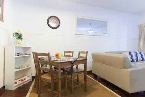 B2 Crawley Apartment 1 BRM & Sleepout Near UWA - Accommodation Gladstone 4
