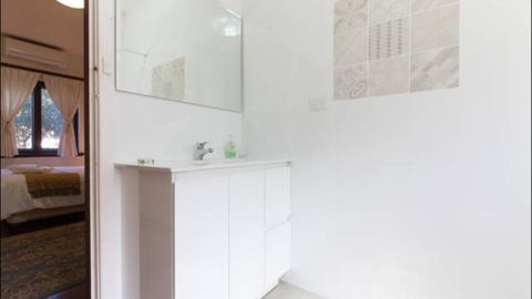 B4 Crawley Apartment 1 BRM & Sleepout Near UWA - Accommodation Gladstone 3