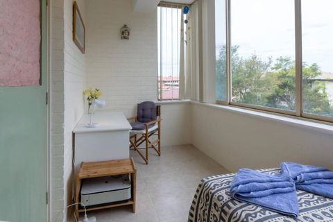 B6 Crawley Apartment 1 BRM & Sleepout Near UWA - Accommodation Gladstone 4