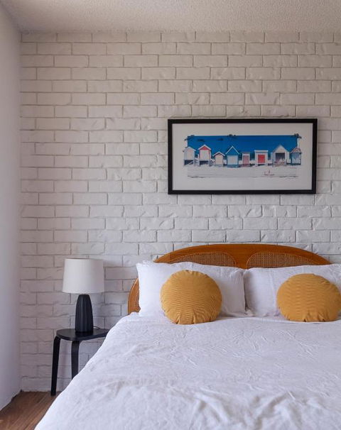 BAY PROPERTIES . Beach Street - Accommodation Gladstone 1