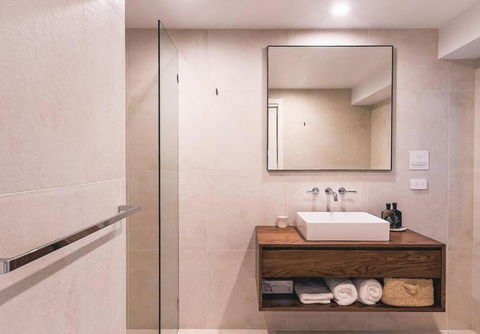 BAY PROPERTIES . Bridgewood - Accommodation Gladstone 4
