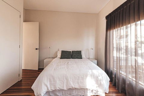 BAY PROPERTIES . The Big Chill - Accommodation Gladstone 4