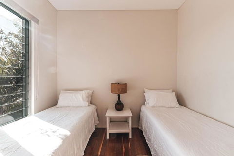 BAY PROPERTIES . The Big Chill - Accommodation Gladstone 3