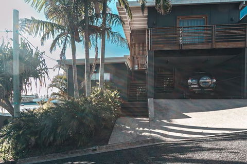 BAY PROPERTIES . The Big Chill - Accommodation Gladstone 1
