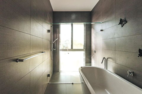 BAY PROPERTIES . The Chill - Accommodation Gladstone 4