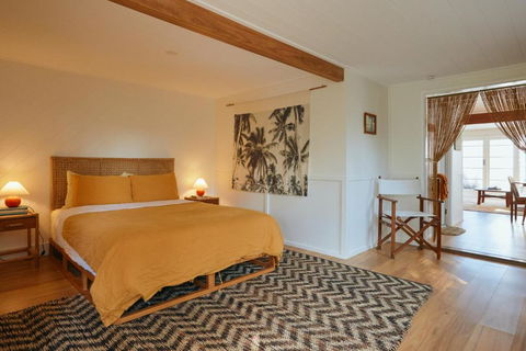 BAY PROPERTIES . The Sailors Bungalow - Accommodation Gladstone 1