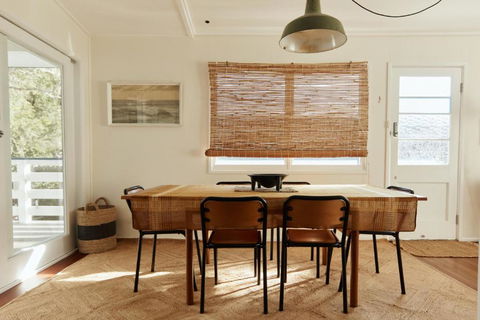 BAY PROPERTIES . The Sailors Upper Deck - Accommodation Gladstone 2