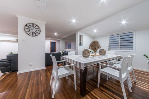 Hayman Views - Accommodation Gladstone 13
