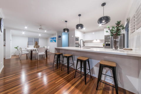 Hayman Views - Accommodation Gladstone 14