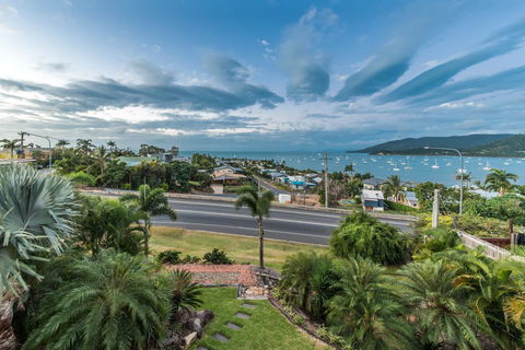 Hayman Views - Accommodation Gladstone 2