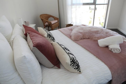 Chevron Renaissance Ocean View - Accommodation Gladstone 20