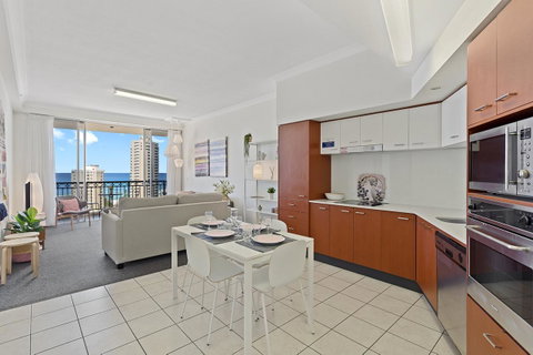 Chevron Renaissance Ocean View - Accommodation Gladstone 13