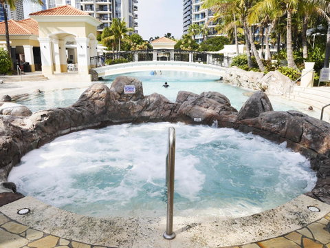 Chevron Renaissance Ocean View - Accommodation Gladstone 27