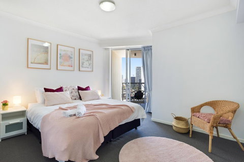 Chevron Renaissance Ocean View - Accommodation Gladstone 4