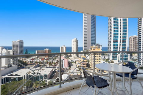 Chevron Renaissance Ocean View - Accommodation Gladstone 9