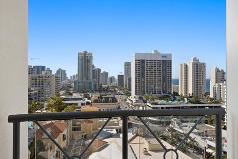 Chevron Renaissance Ocean View - Accommodation Gladstone 8