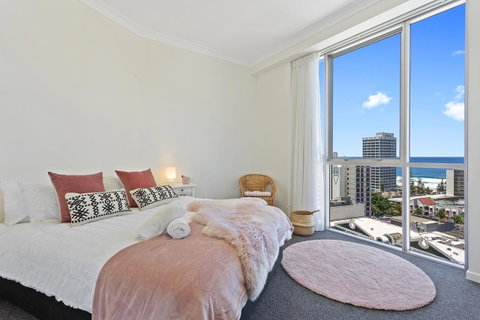 Chevron Renaissance Ocean View - Accommodation Gladstone 18