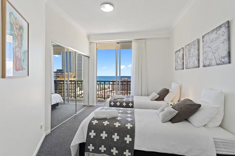 Chevron Renaissance Ocean View - Accommodation Gladstone 19