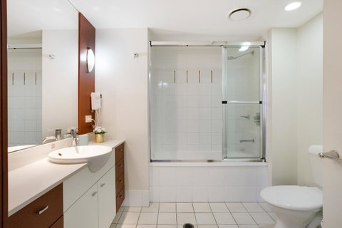 Chevron Renaissance Ocean View - Accommodation Gladstone 5