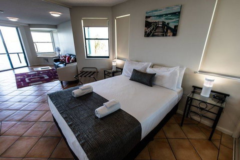 La Promenade - Accommodation Gladstone 1