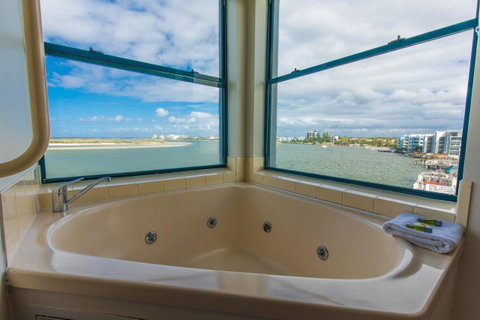 La Promenade - Accommodation Gladstone 36