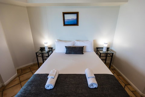 La Promenade - Accommodation Gladstone 6