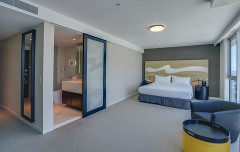 Hilton Surfers Paradise Hotel & Residences - Accommodation Gladstone 10