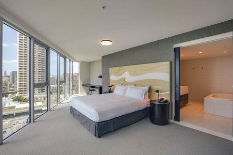 Hilton Surfers Paradise Hotel & Residences - Accommodation Gladstone 14