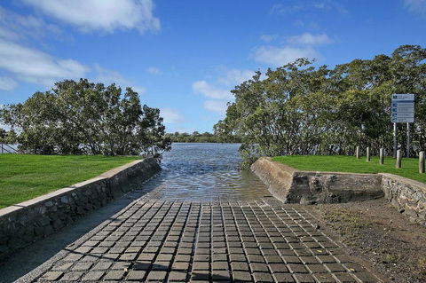 Absolute Waterfront - Accommodation Gladstone 15