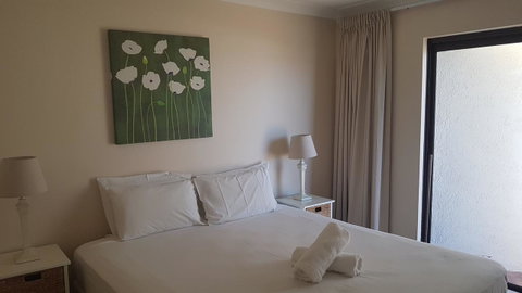 Mykonos Apartments - Accommodation Gladstone 7