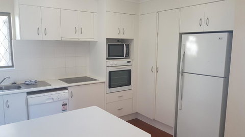 Mykonos Apartments - Accommodation Gladstone 5
