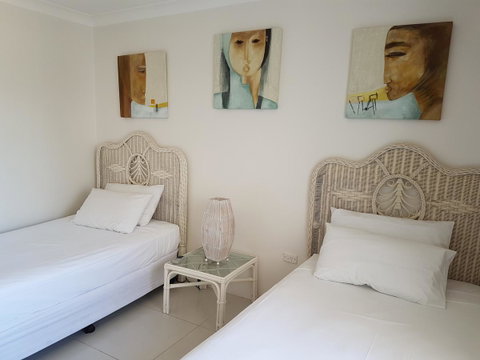 Mykonos Apartments - Accommodation Gladstone 15