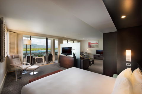 Hilton Cairns - Accommodation Gladstone 15