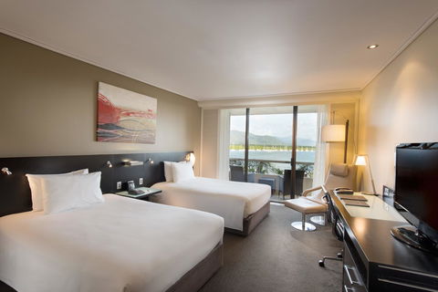 Hilton Cairns - Accommodation Gladstone 1