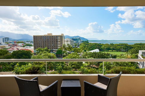 Hilton Cairns - Accommodation Gladstone 12